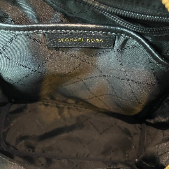 °｡⋆♡ Michael Kors Backpack & Passport Holder Set (HB-2) - Picture 5 of 14